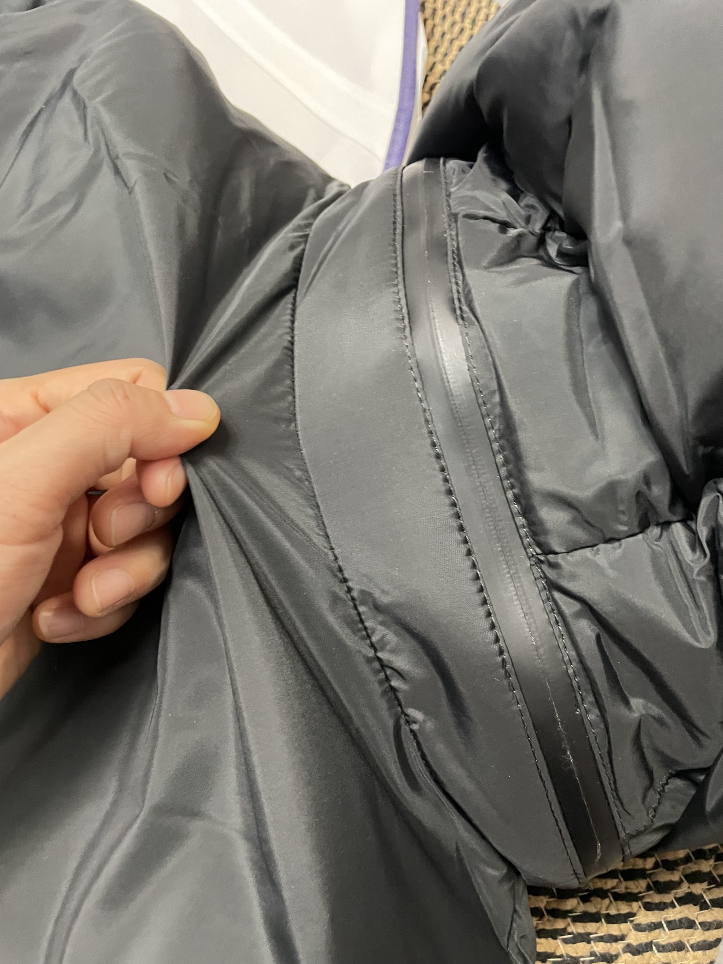 Moncler Jarama短款羽绒服 - 先進的防水機能と高品質ダウン