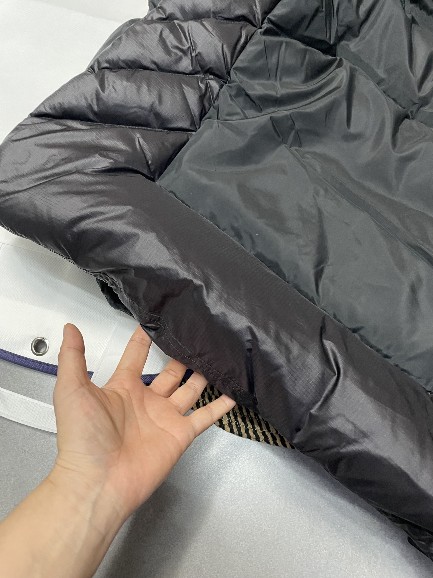 Moncler Jarama短款羽绒服 - 先進的防水機能と高品質ダウン