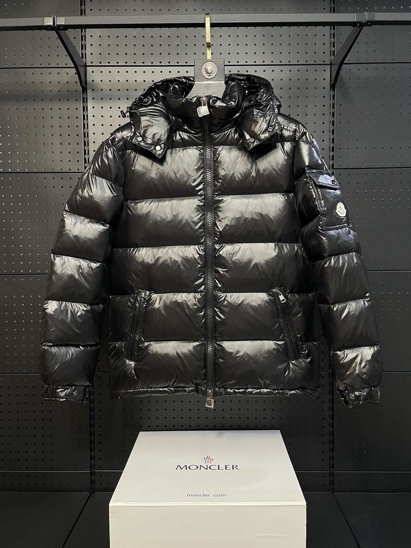 Clásico 𝙈𝙊𝙉𝘾𝙇𝙀* 𝙈𝙖𝙮a Monce* Montclair 盟可睐 #MAYA玛雅/ Mismo estilo que Eason Chan / Chaqueta de plumón. Descripci…