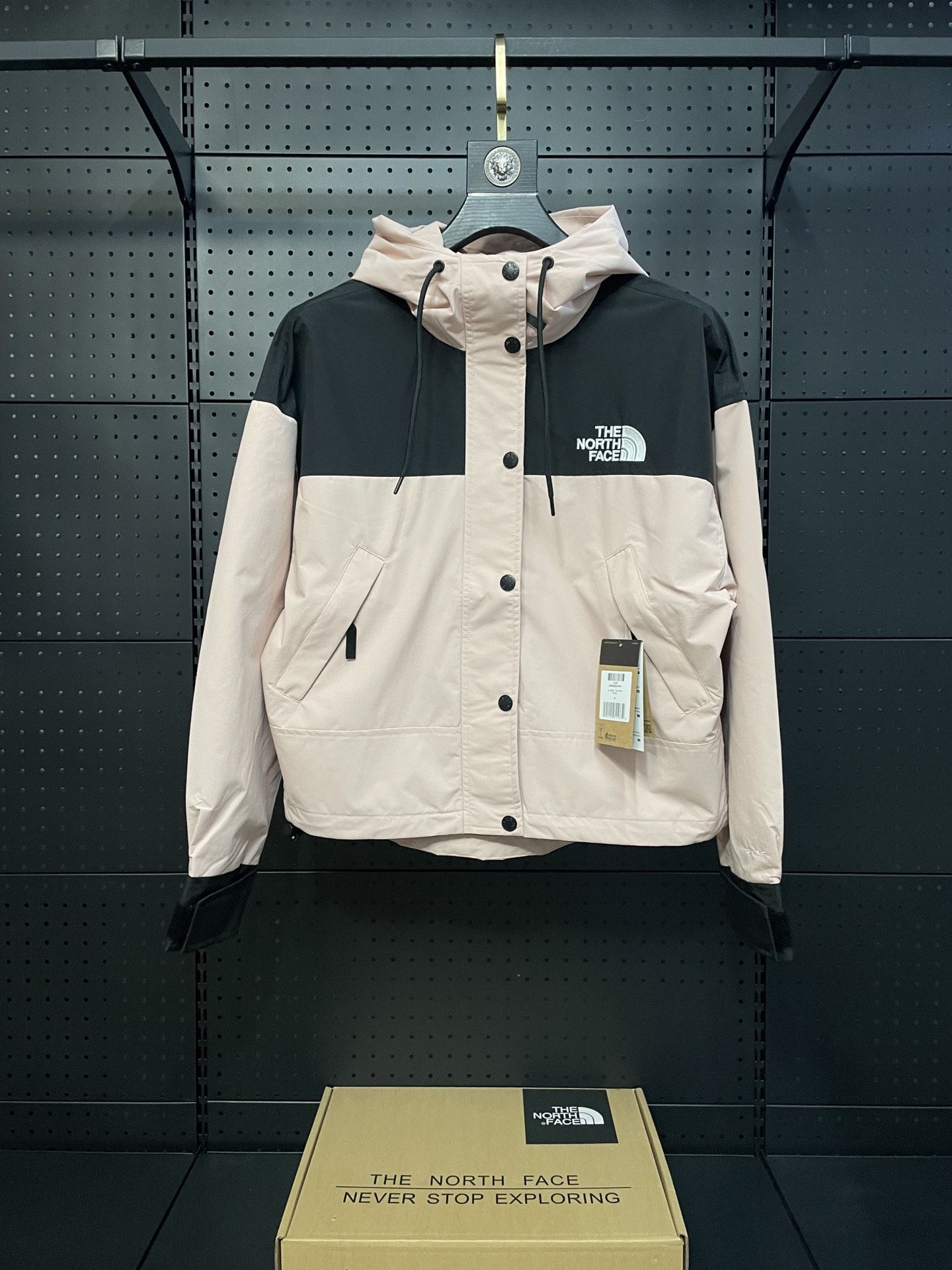 Pink The North Face 〖women's short jacket〗 1. Fabric: uses North Face's self-developed DRYVENT waterproof and breathabl…