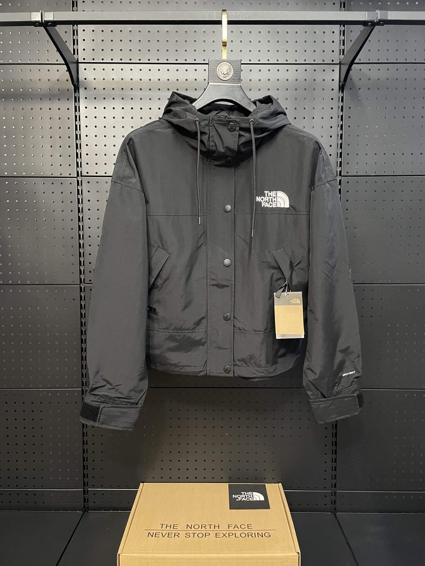 Black The North Face 〖women's short jacket〗 1. Fabric: uses North Face's self-developed DRYVENT waterproof and breathab…