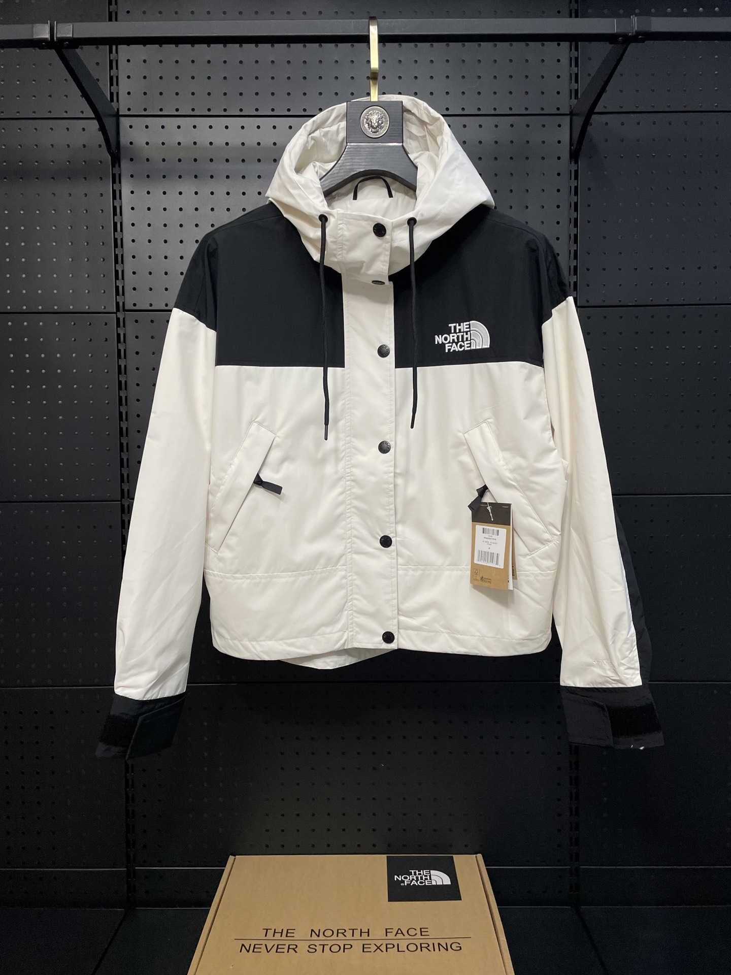 Pure white The North Face 〖women's short jacket〗 1. Fabric: uses North Face's self-developed DRYVENT waterproof and bre…