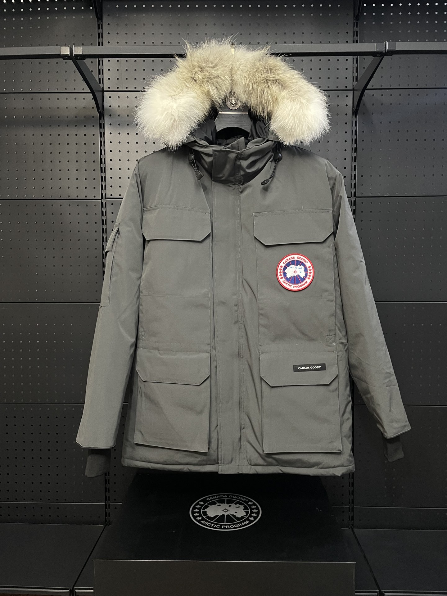 Canada Goose 08 Expedition: High-End Wolf Hair Parka with Top Quality Features