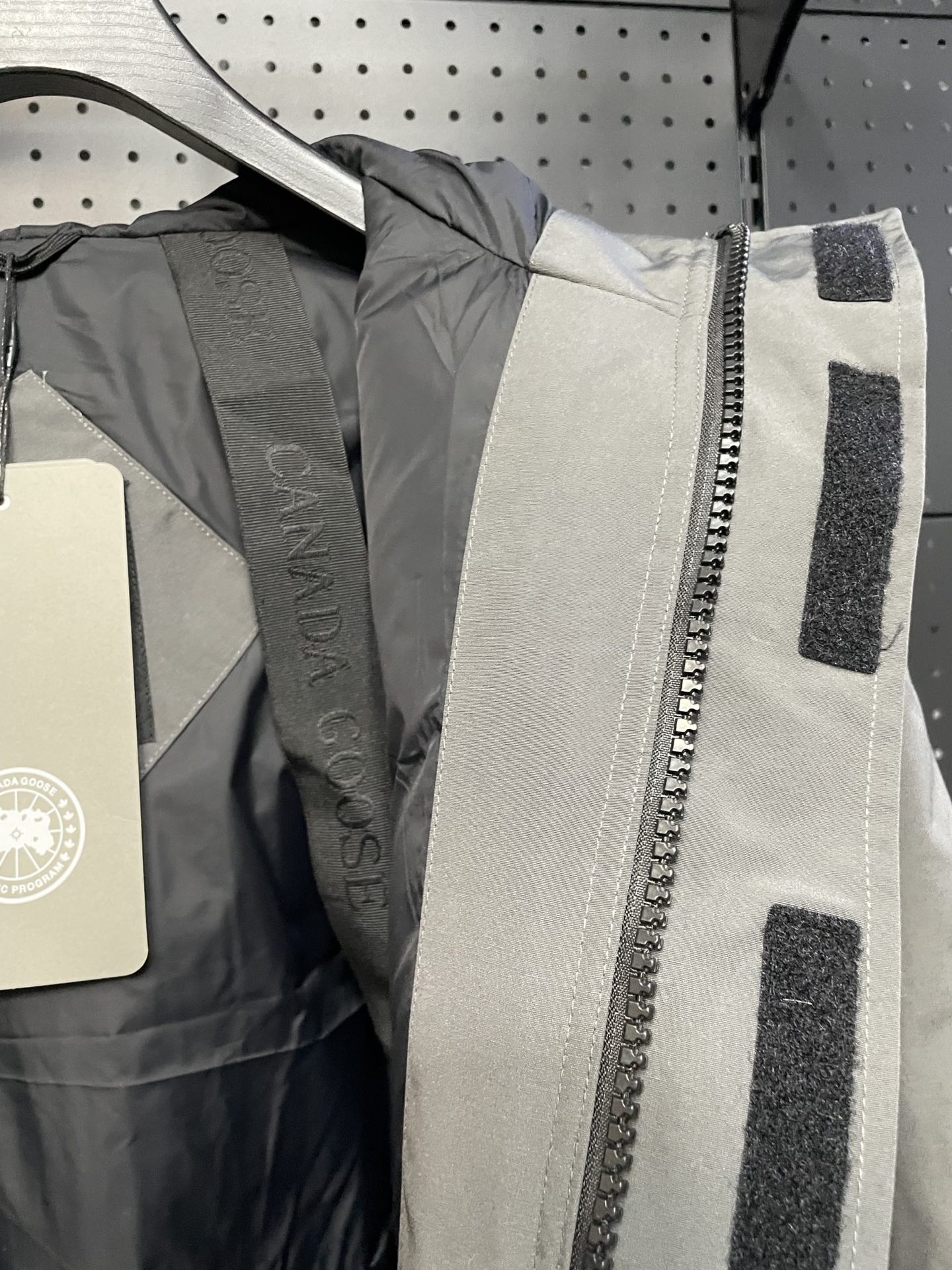 Canada Goose 08 Expedition: High-End Wolf Hair Parka with Top Quality Features - 图片 7