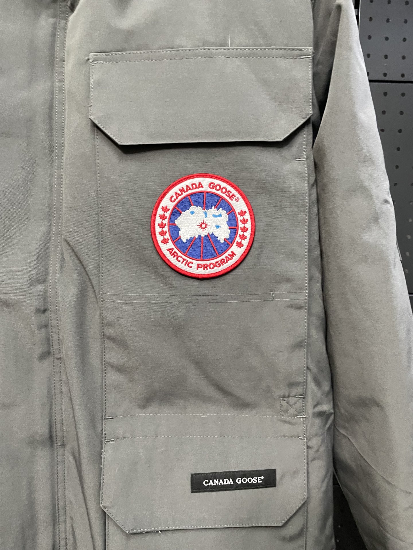 Canada Goose 08 Expedition: High-End Wolf Hair Parka with Top Quality Features - 图片 5