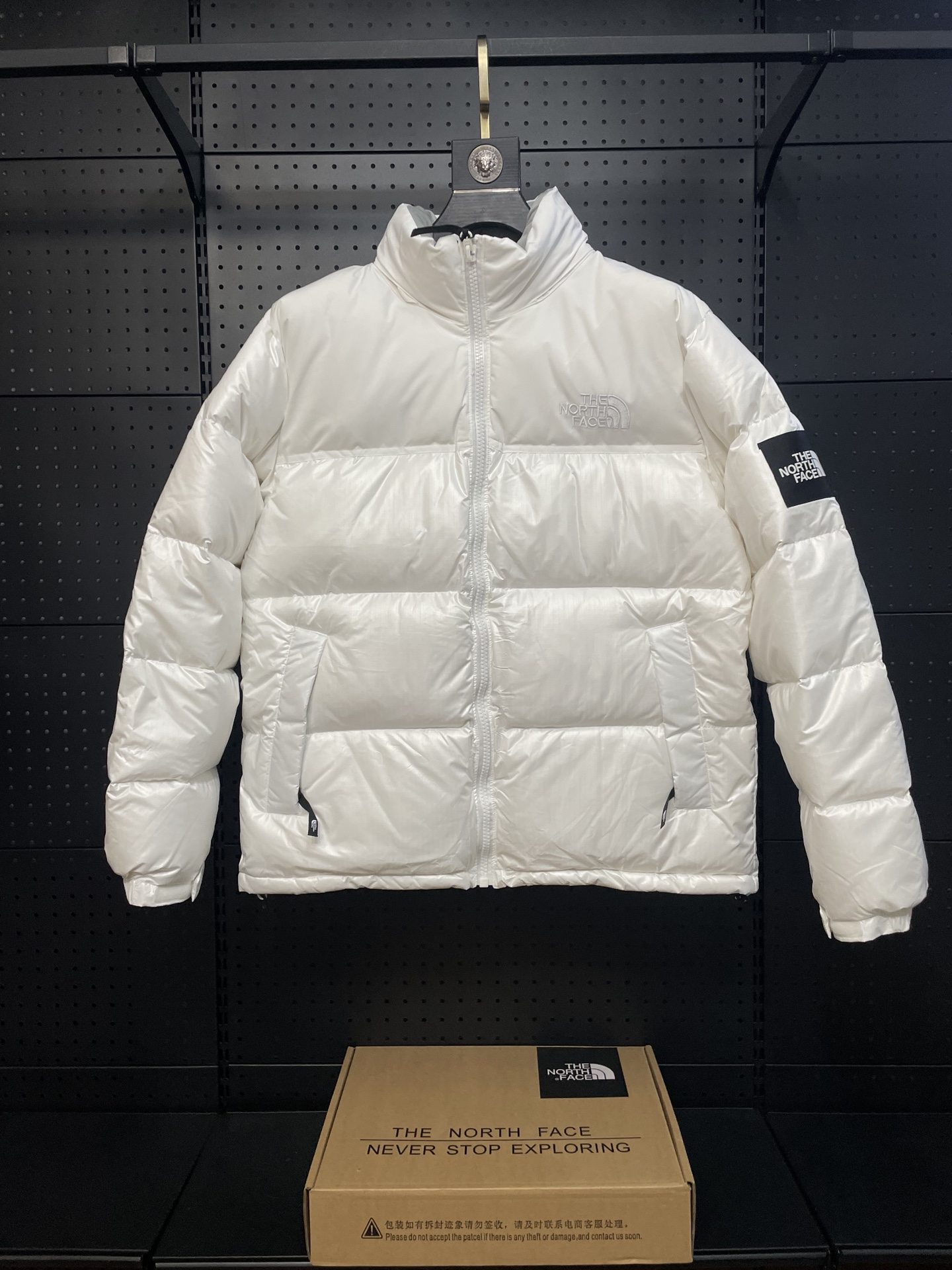𝗧𝗵𝗲 𝗡𝗼𝗿𝘁𝗵 𝗙𝗮𝗰𝗲｜North Face 1996 versión coreana, misma chaqueta de plumón de Shin Min-a con parche de gran c…