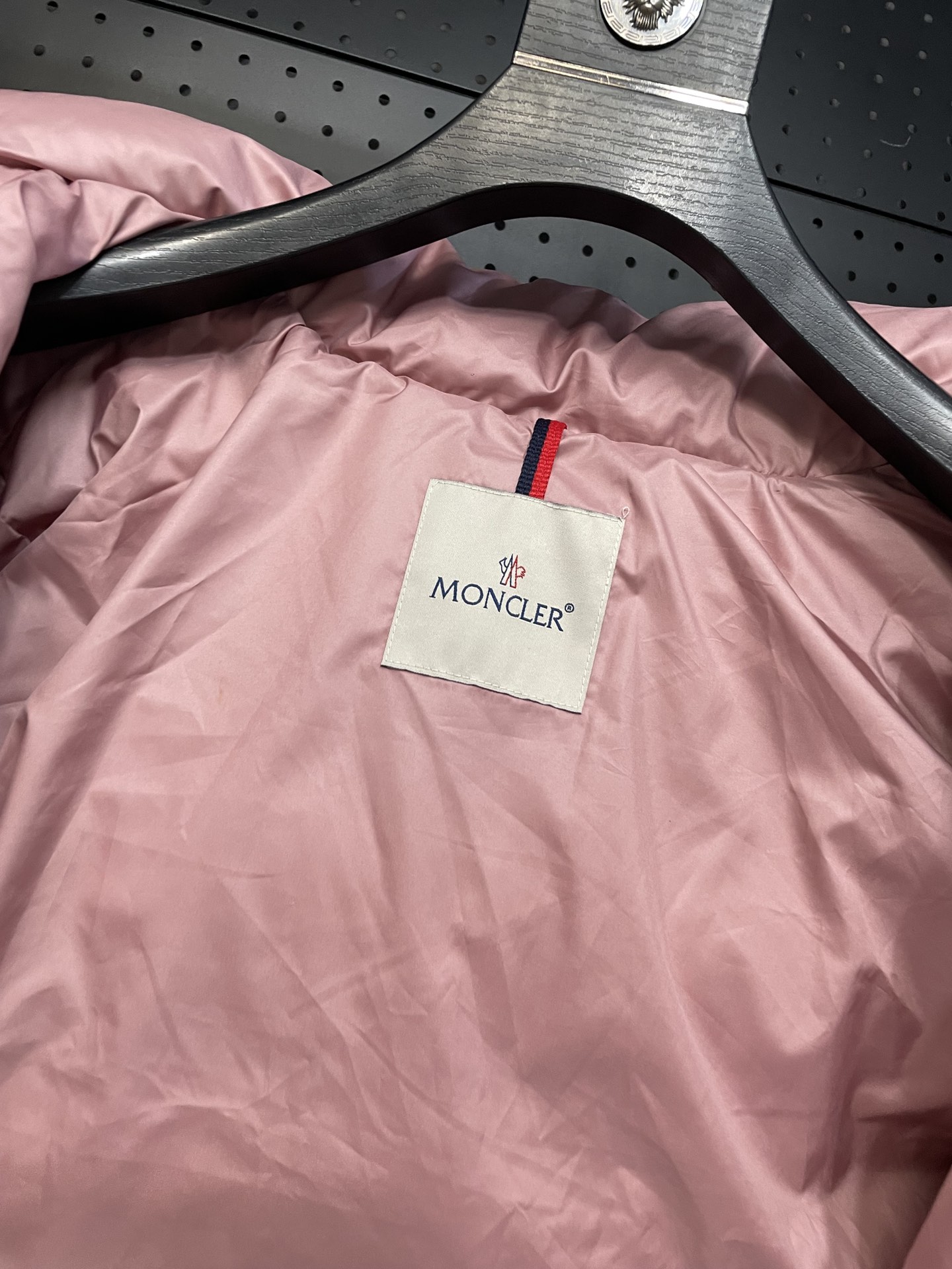 Moncler 盟可睐 Vezere 短款羽绒服｜機能性とスタイルを両立