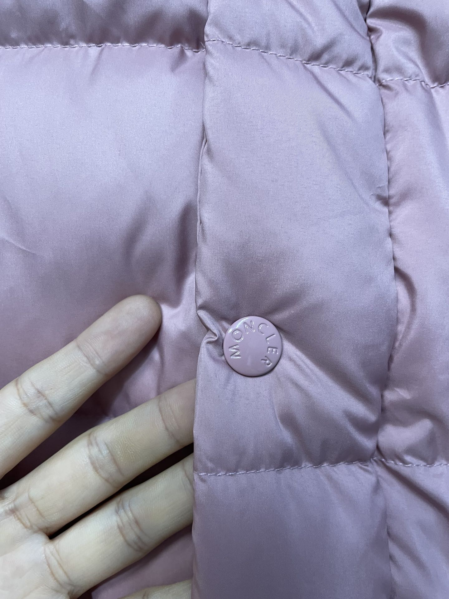 Moncler 盟可睐 Vezere 短款羽绒服｜機能性とスタイルを両立