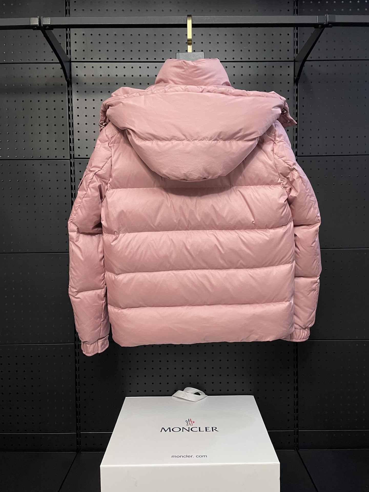 Moncler 盟可睐 Vezere 短款羽绒服｜機能性とスタイルを両立