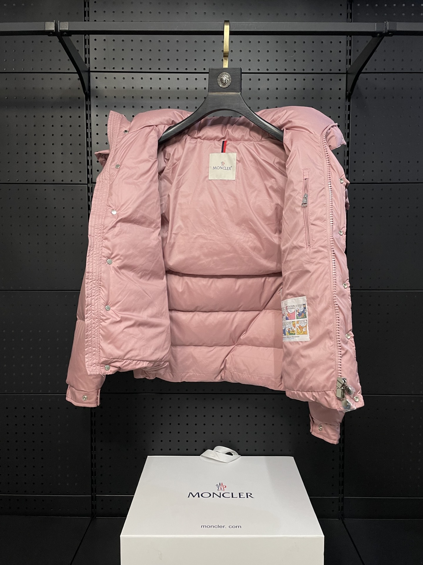 Moncler 盟可睐 Vezere 短款羽绒服｜機能性とスタイルを両立