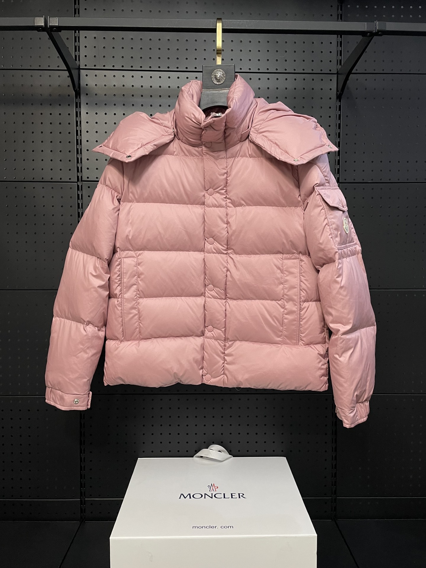 Moncler 盟可睐 Vezere 短款羽绒服｜機能性とスタイルを両立