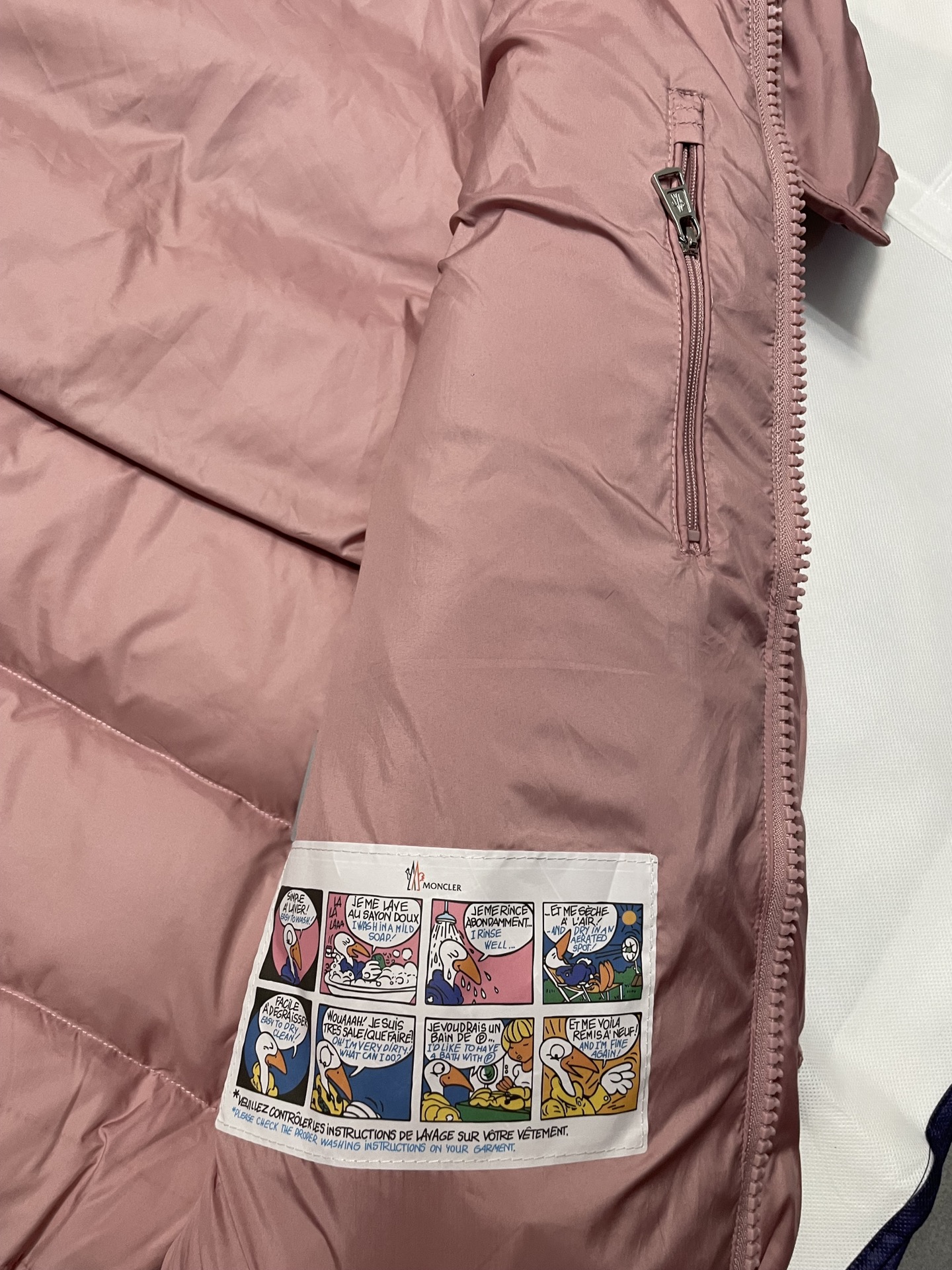 Moncler Vezere 雲面短款羽絨服 可拆卸フード付き