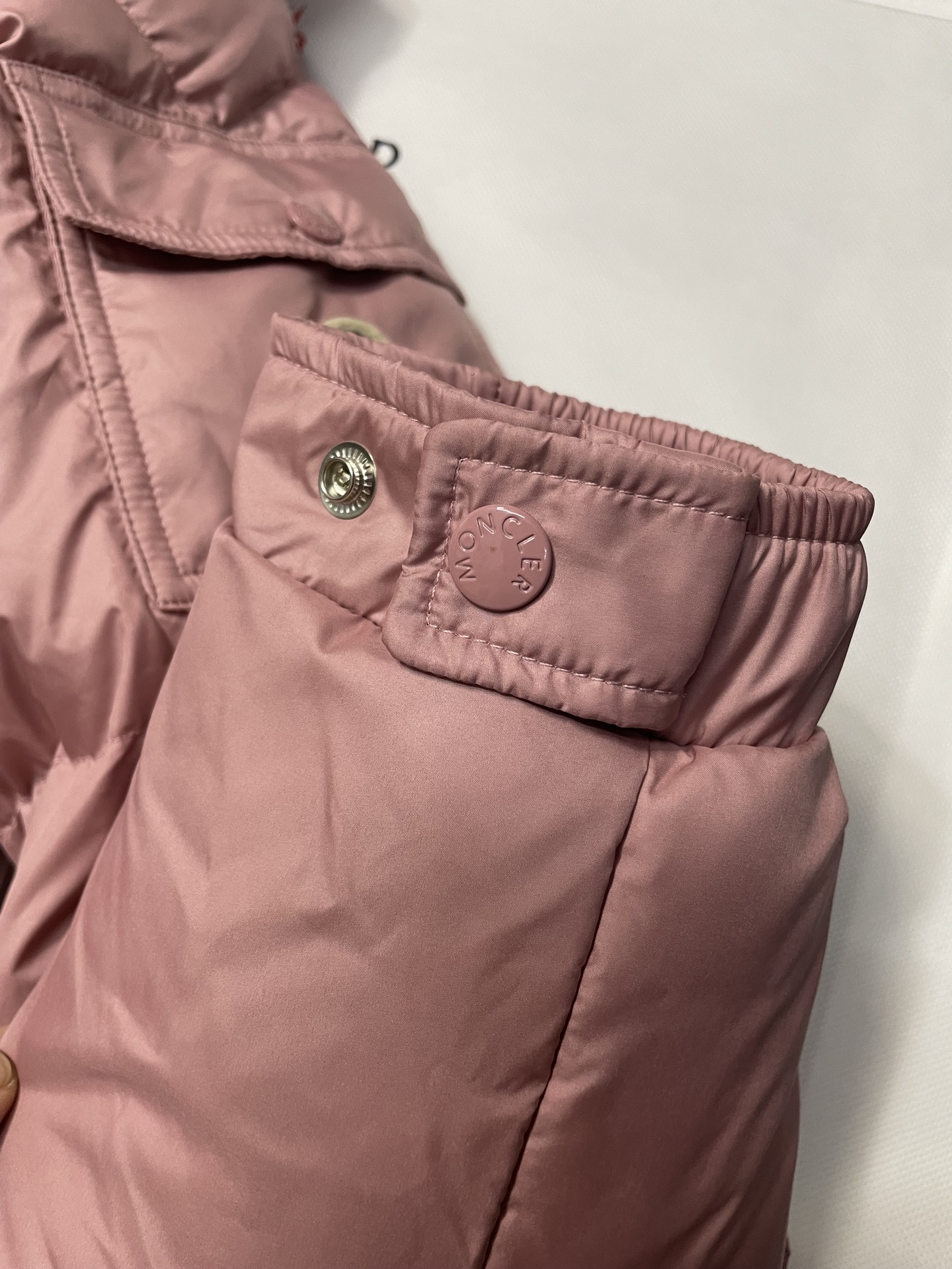 Moncler Vezere 雲面短款羽絨服 可拆卸フード付き