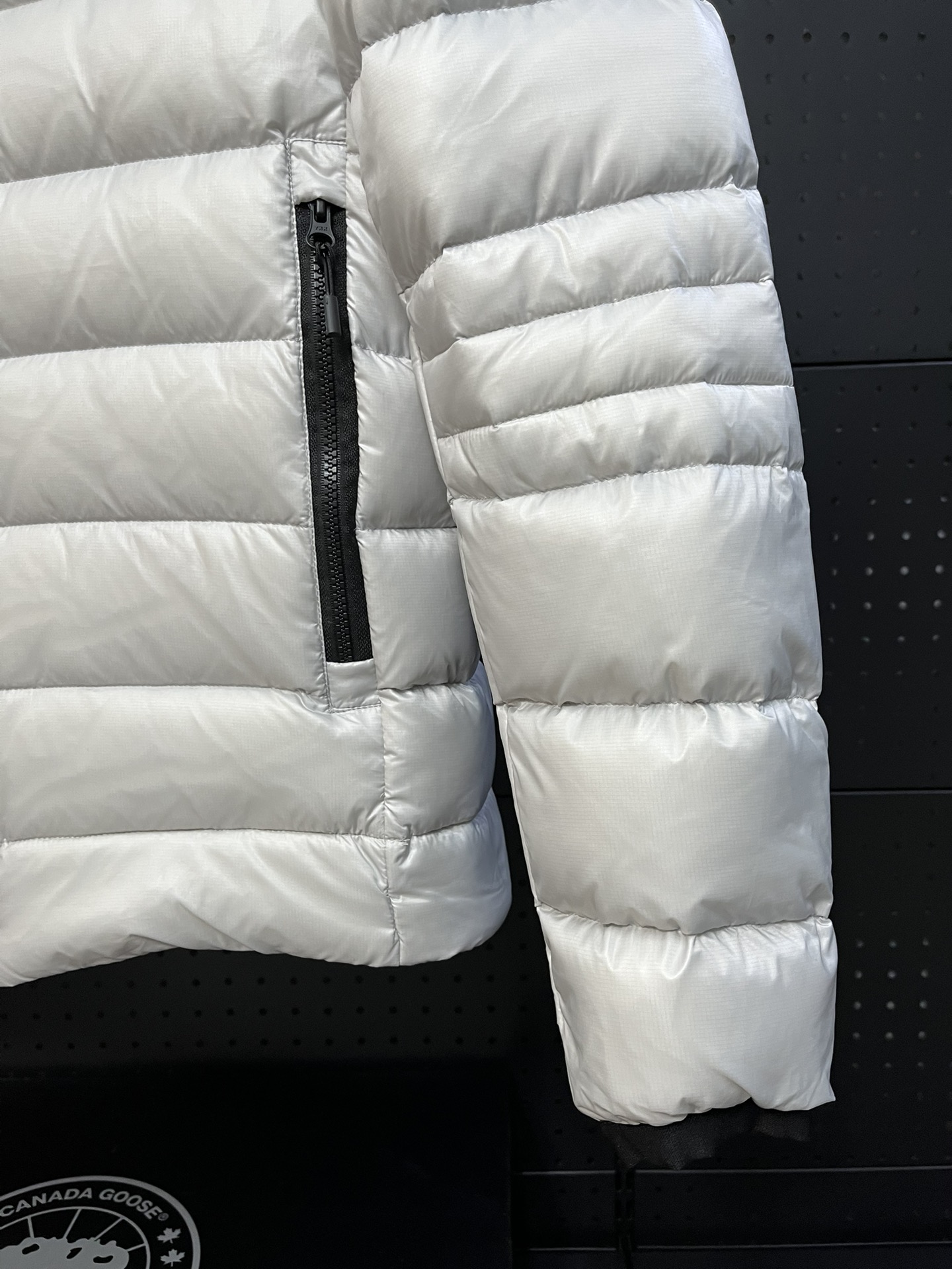 Canada Goose Y76 Vending Version: Lightweight and Warm, Popular Among Celebrities - 图片 6