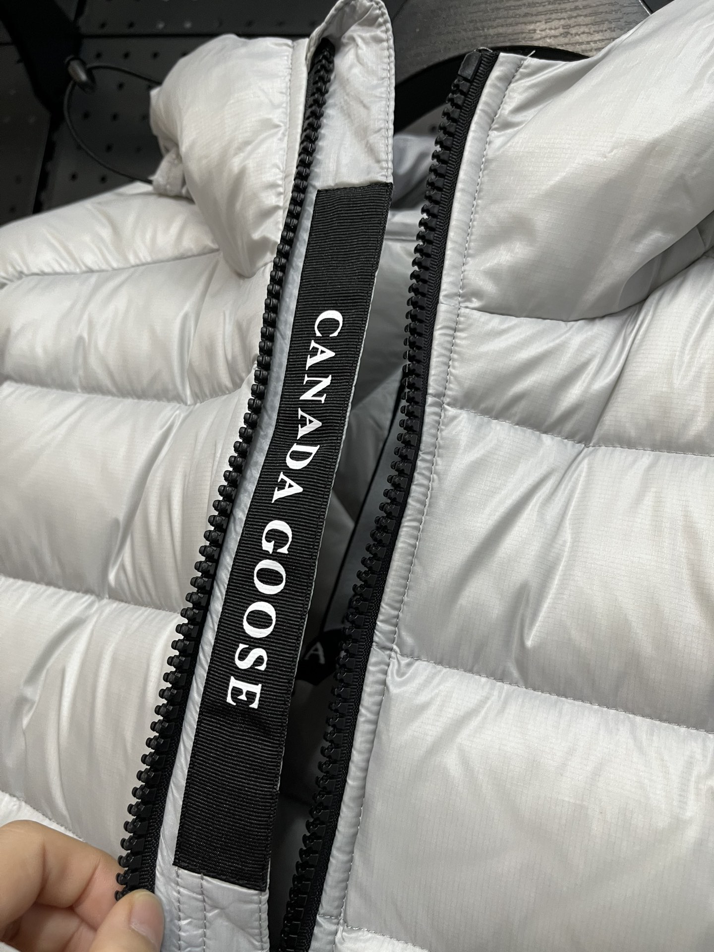 Canada Goose Y76 Vending Version: Lightweight and Warm, Popular Among Celebrities - 图片 7