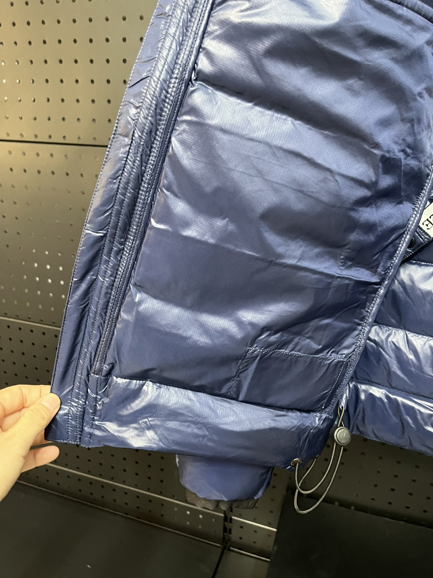 Canada Goose 2227 Light: Ultimate Warmth in Feather-Light Design - 图片 7
