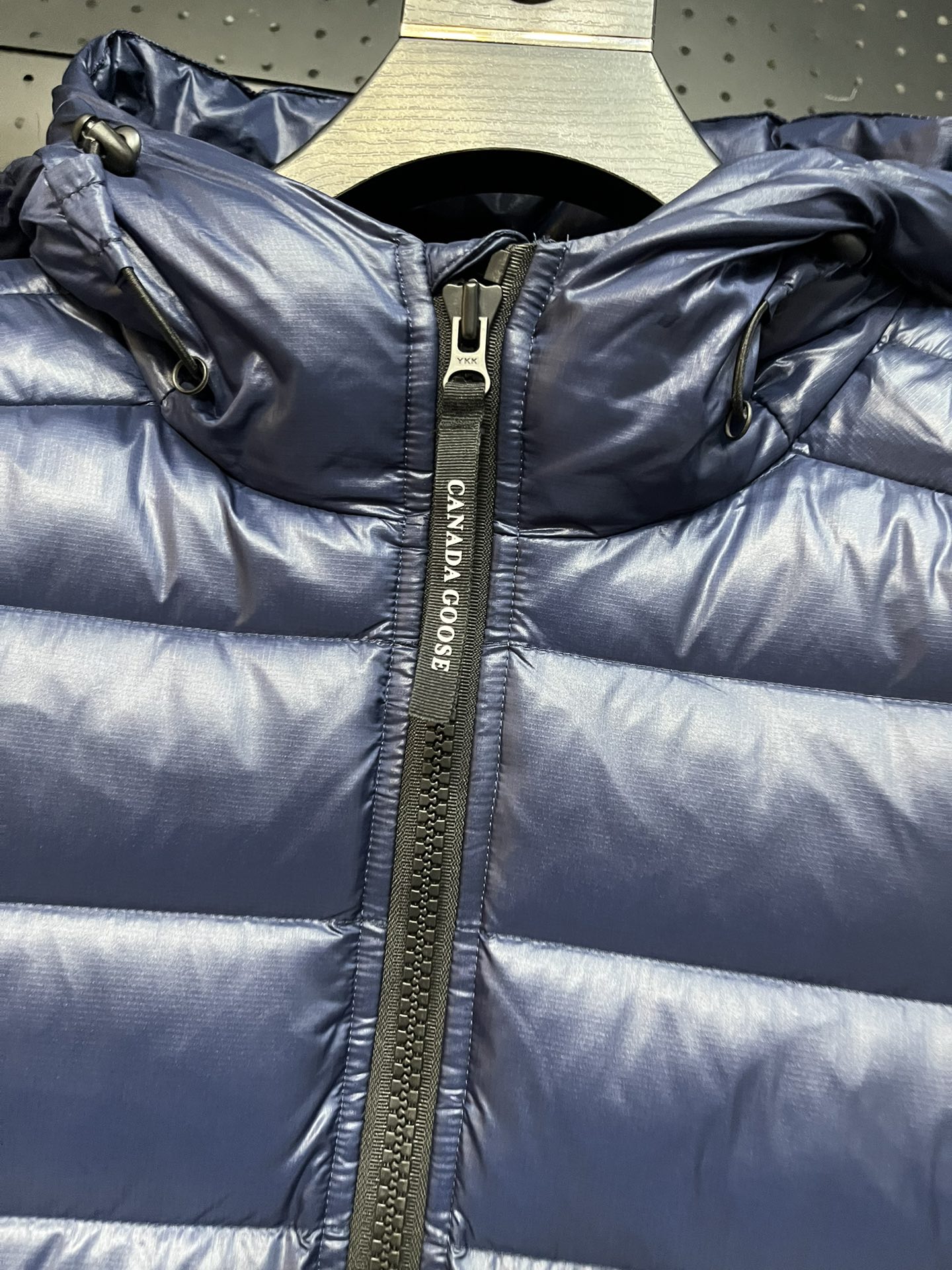 Canada Goose 2227 Light: Ultimate Warmth in Feather-Light Design - 图片 4