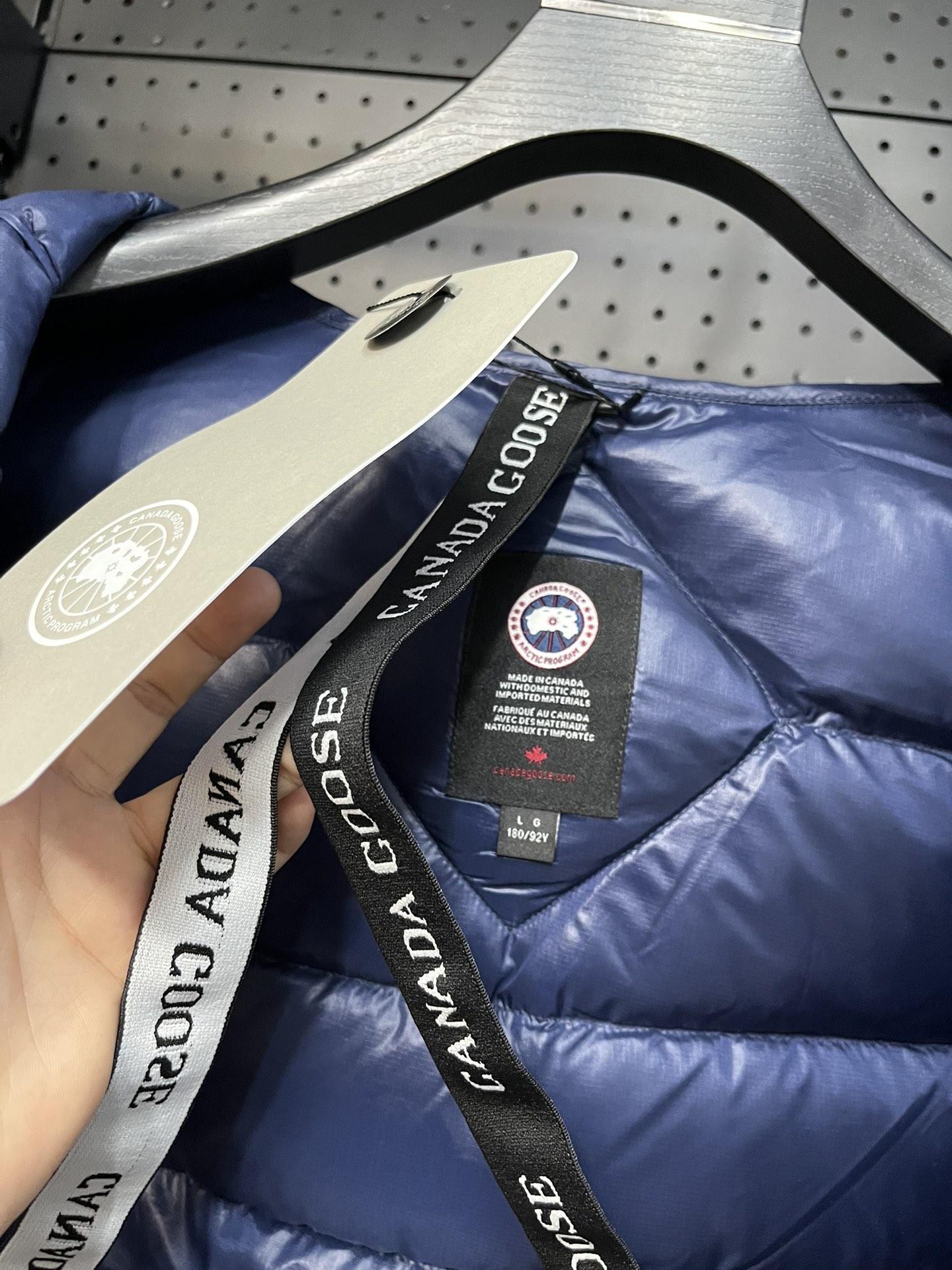 Canada Goose 2227 Light: Ultimate Warmth in Feather-Light Design - 图片 9
