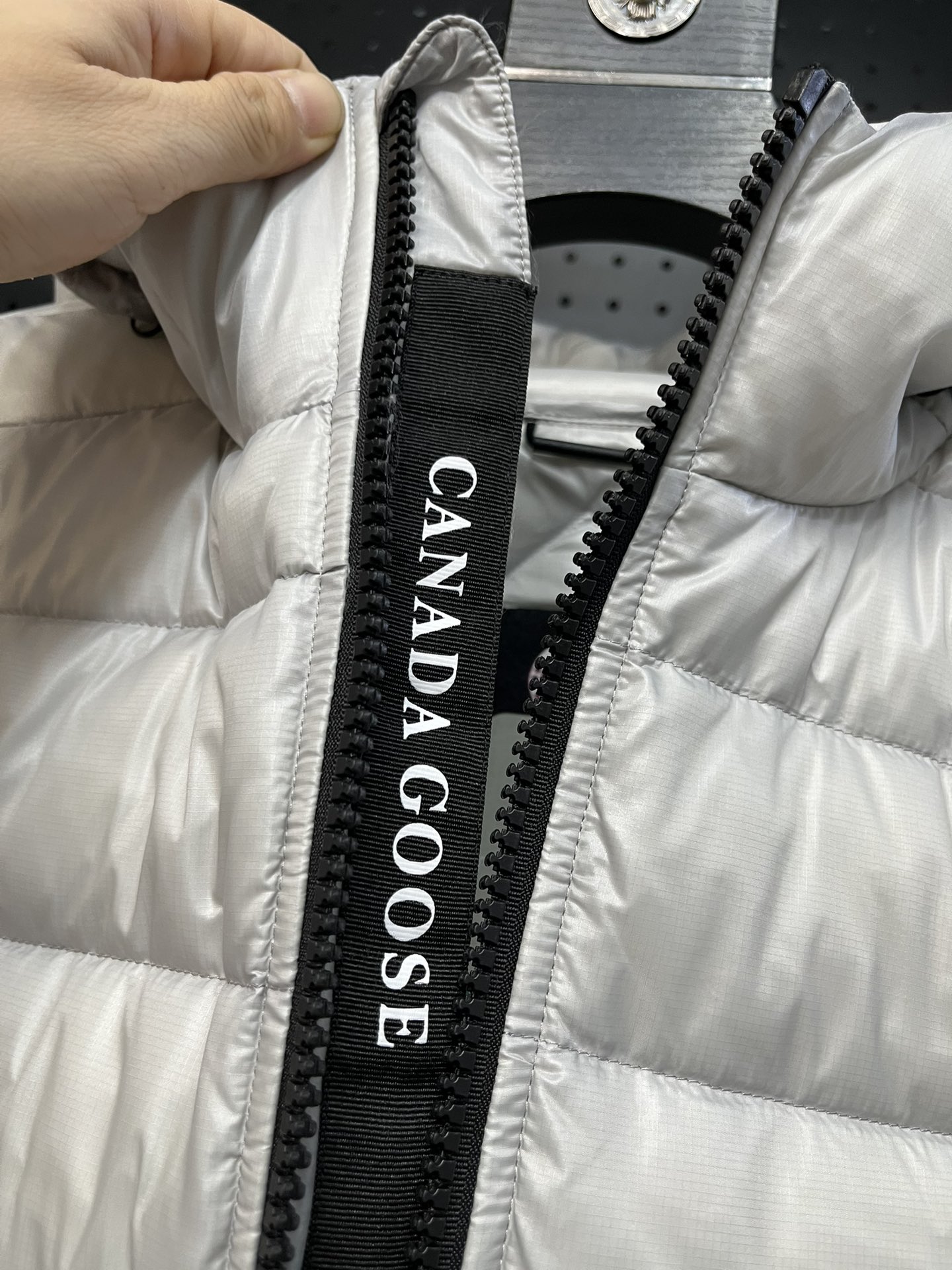 Canada Goose 2227 Light: Ultimate Warmth in Feather Fashion, Popular Among Celebrities - 图片 6