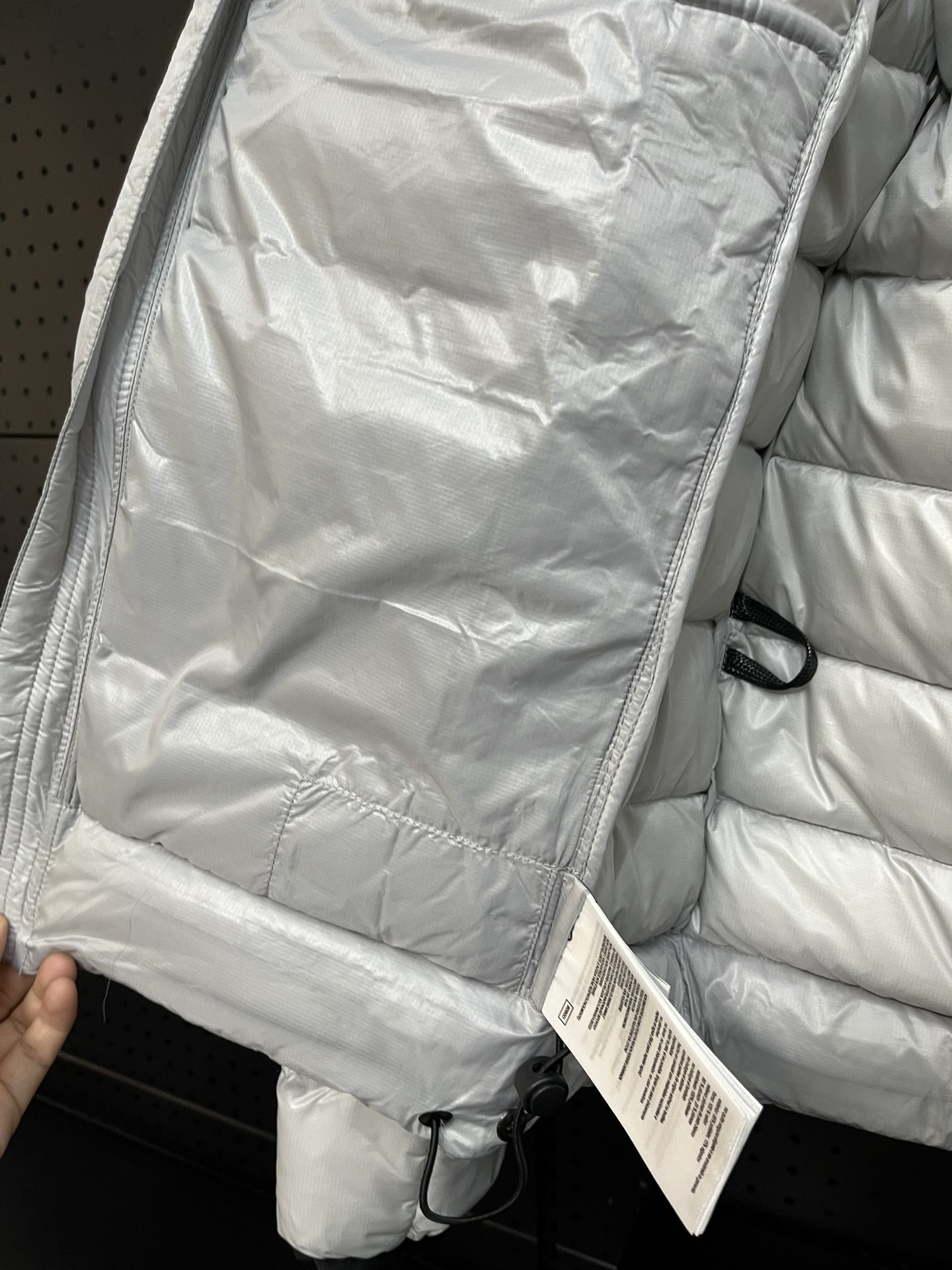 Canada Goose 2227 Light: Ultimate Warmth in Feather Fashion, Popular Among Celebrities - 图片 8