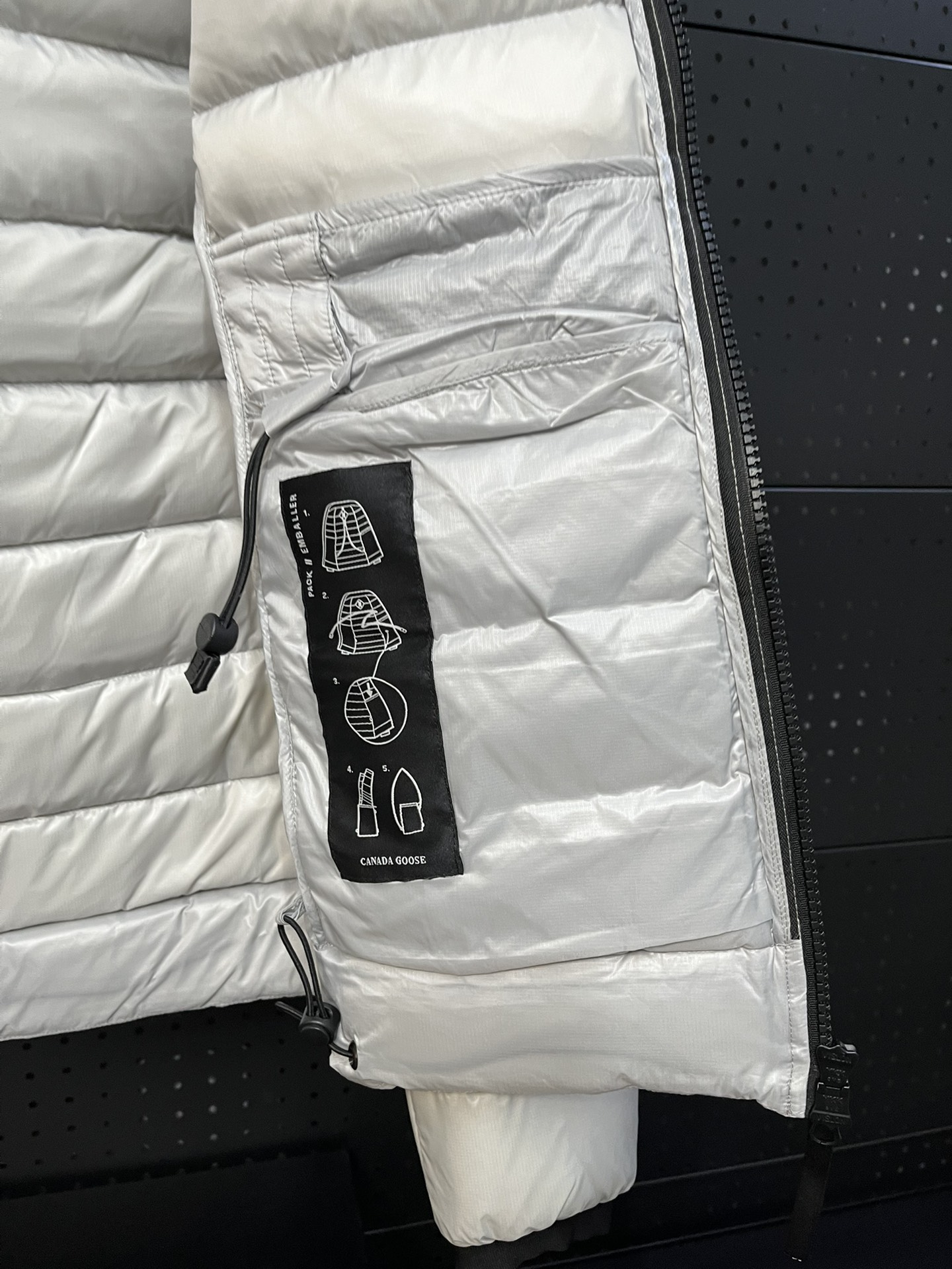 Canada Goose 2227 Light: Ultimate Warmth in Feather Fashion, Popular Among Celebrities - 图片 9