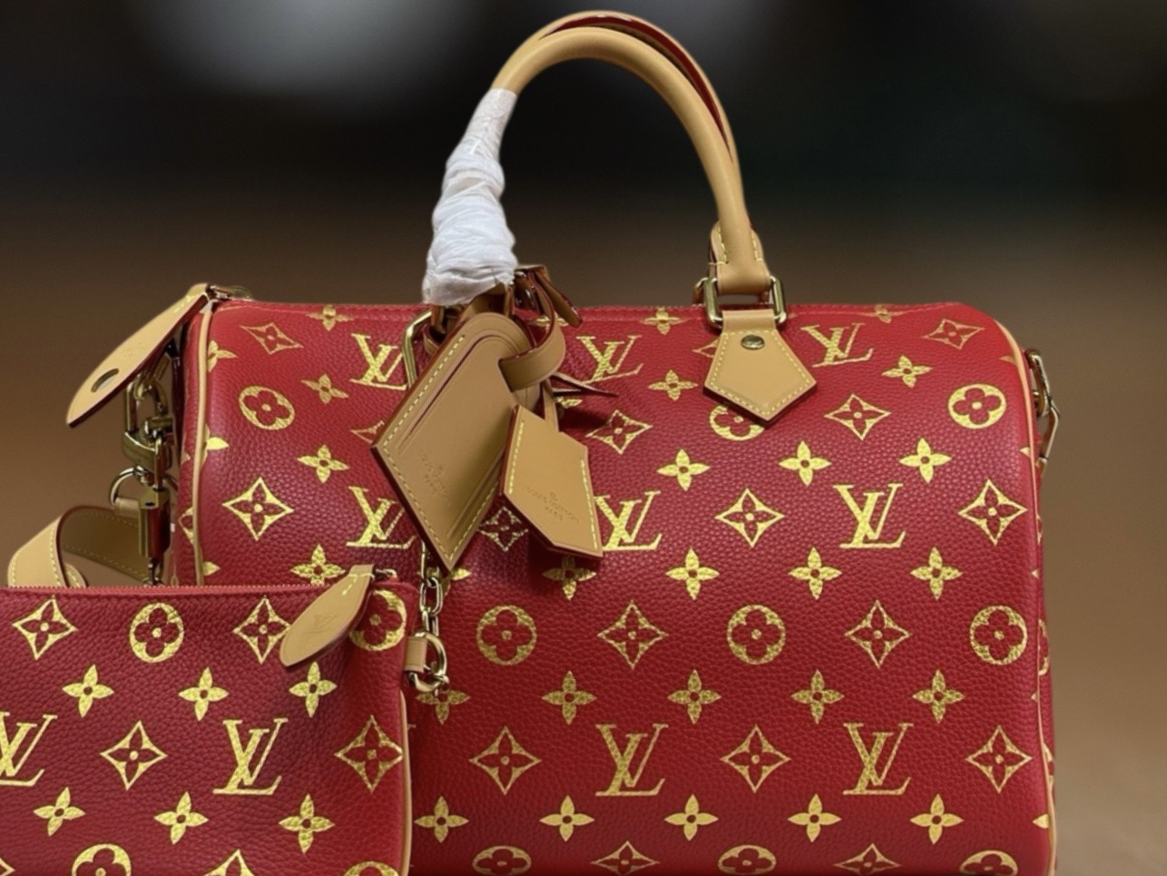 Кожаная сумка Louis Vuitton с монограммой