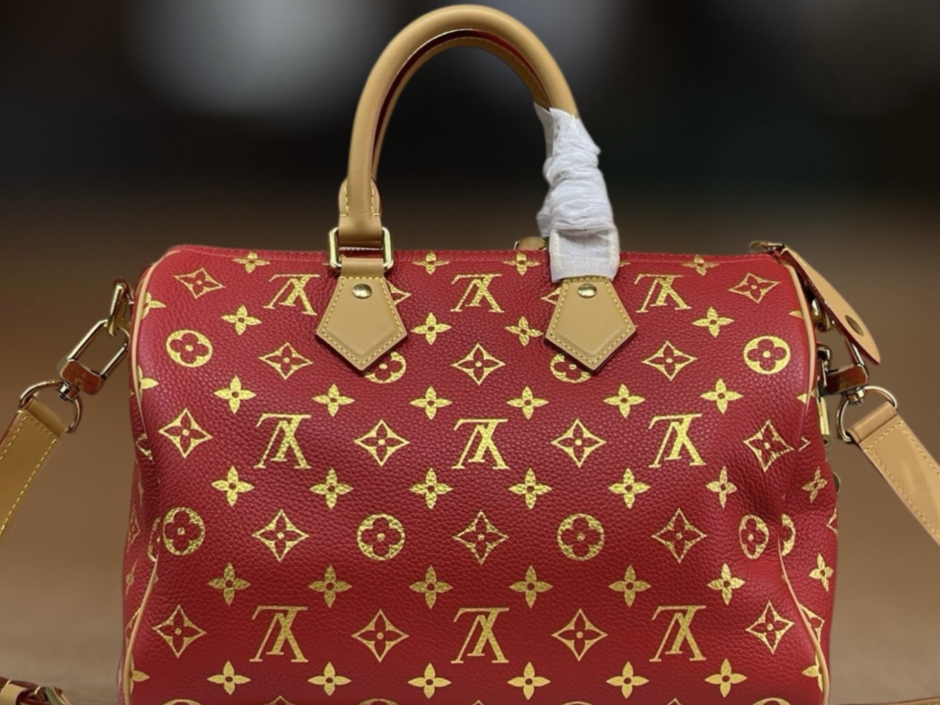 Кожаная сумка Louis Vuitton с монограммой