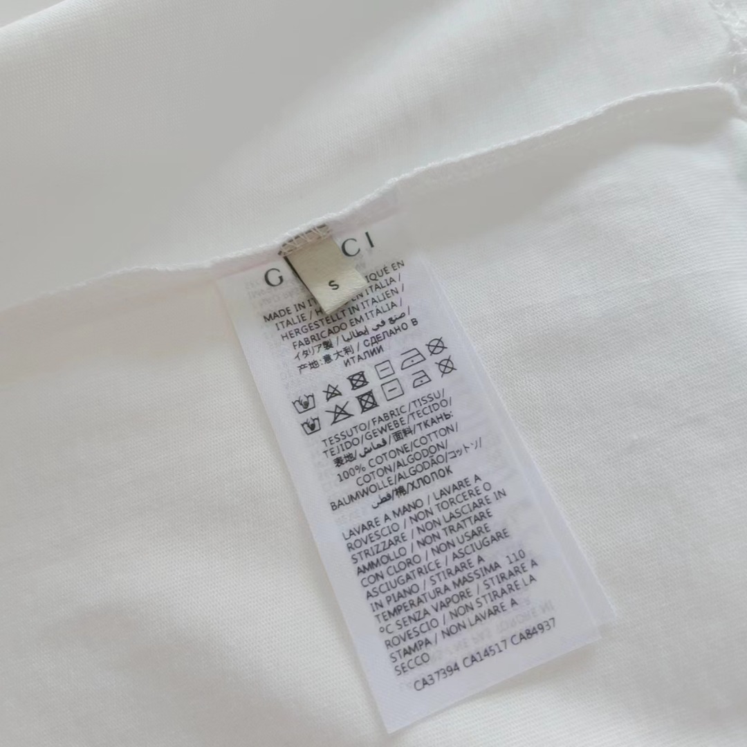 GUCCI/古驰 涂鸦喷绘双G字母圆领短袖 米白色细绒针织棉圆领短袖