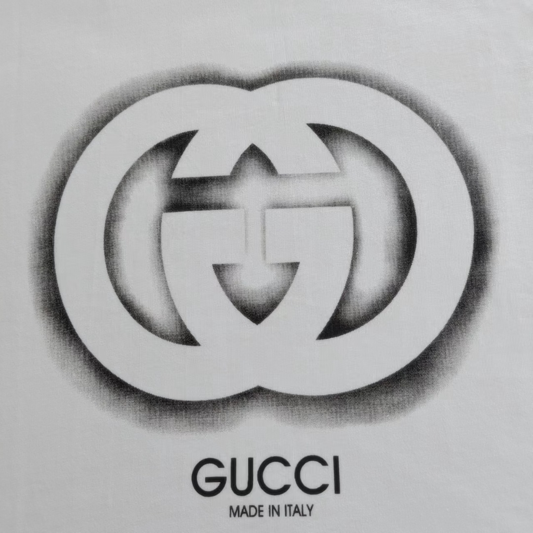 GUCCI/古驰 涂鸦喷绘双G字母圆领短袖 米白色细绒针织棉圆领短袖