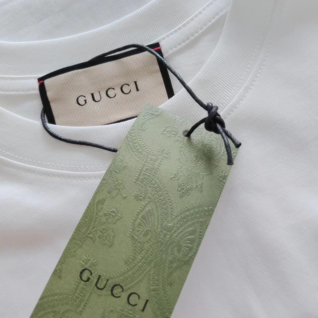 GUCCI/古驰 涂鸦喷绘双G字母圆领短袖 米白色细绒针织棉圆领短袖