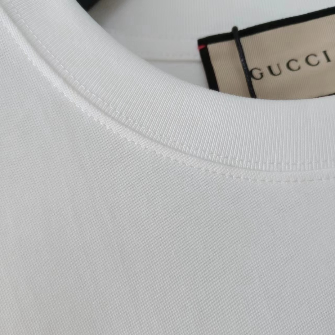 GUCCI/古驰 涂鸦喷绘双G字母圆领短袖 米白色细绒针织棉圆领短袖