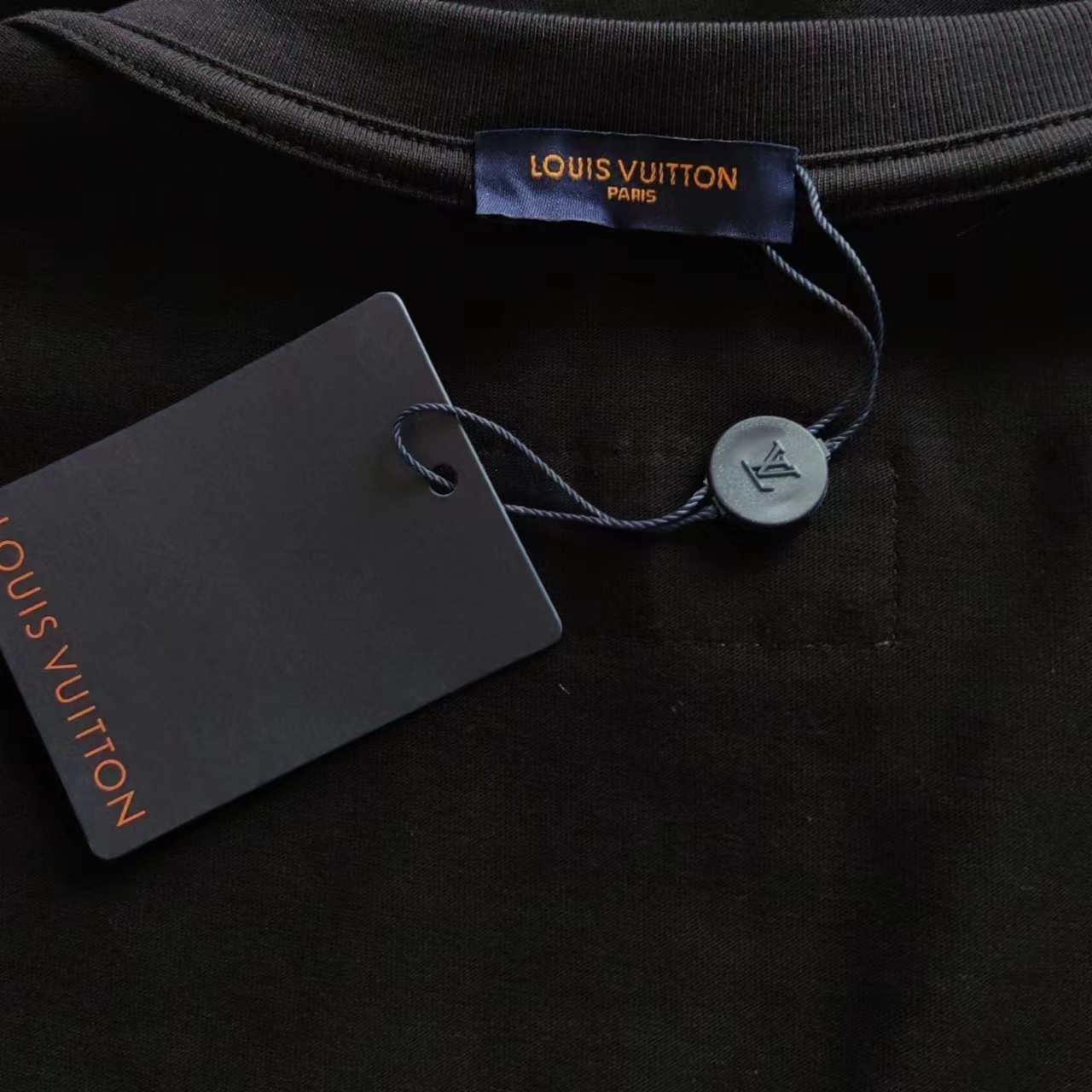 Vuitton/路易威登 立体凹凸压印压花短袖