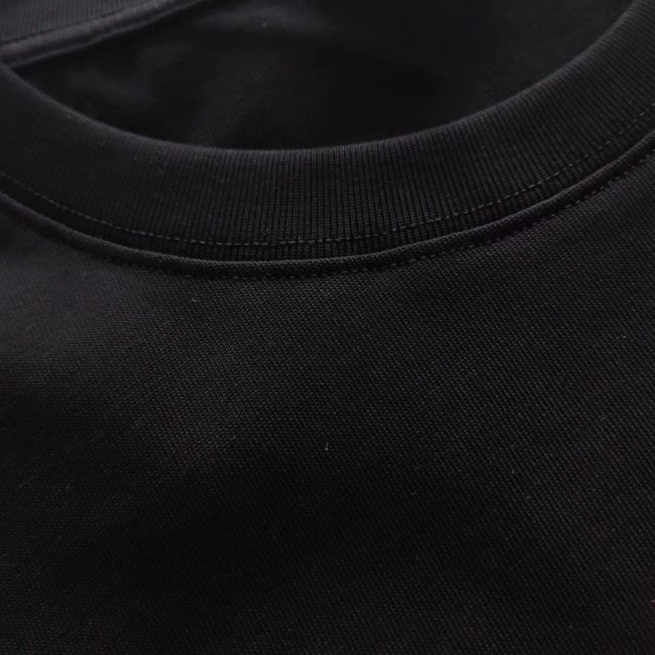 LOEWE 罗意威 霓虹刺绣荧光粉短袖T桖 白红色 黑红色