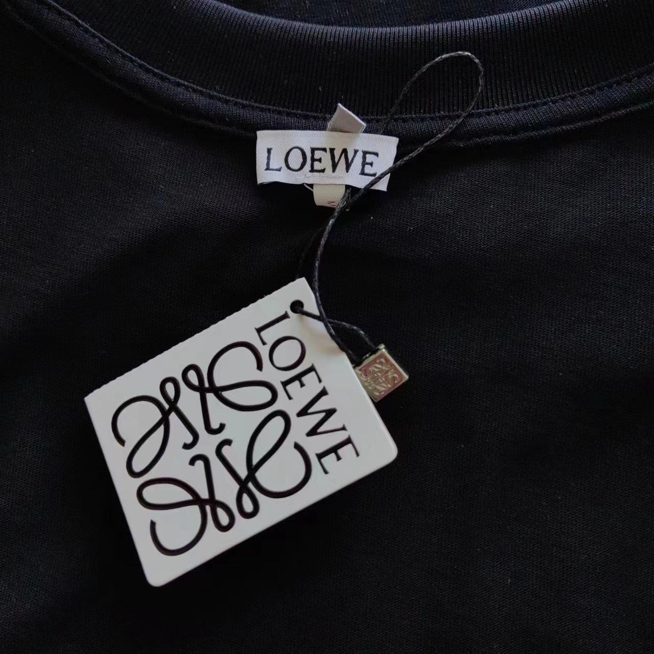 LOEWE 罗意威 龙年限定印花短袖 Logo精致升级