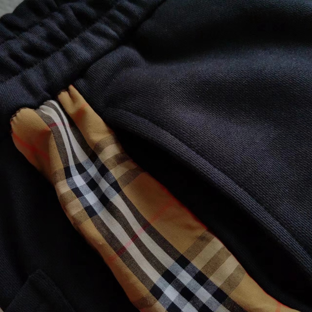 BURBERRY、巴宝莉 经典织带拼接Logo标识 五分裤 侧边织带