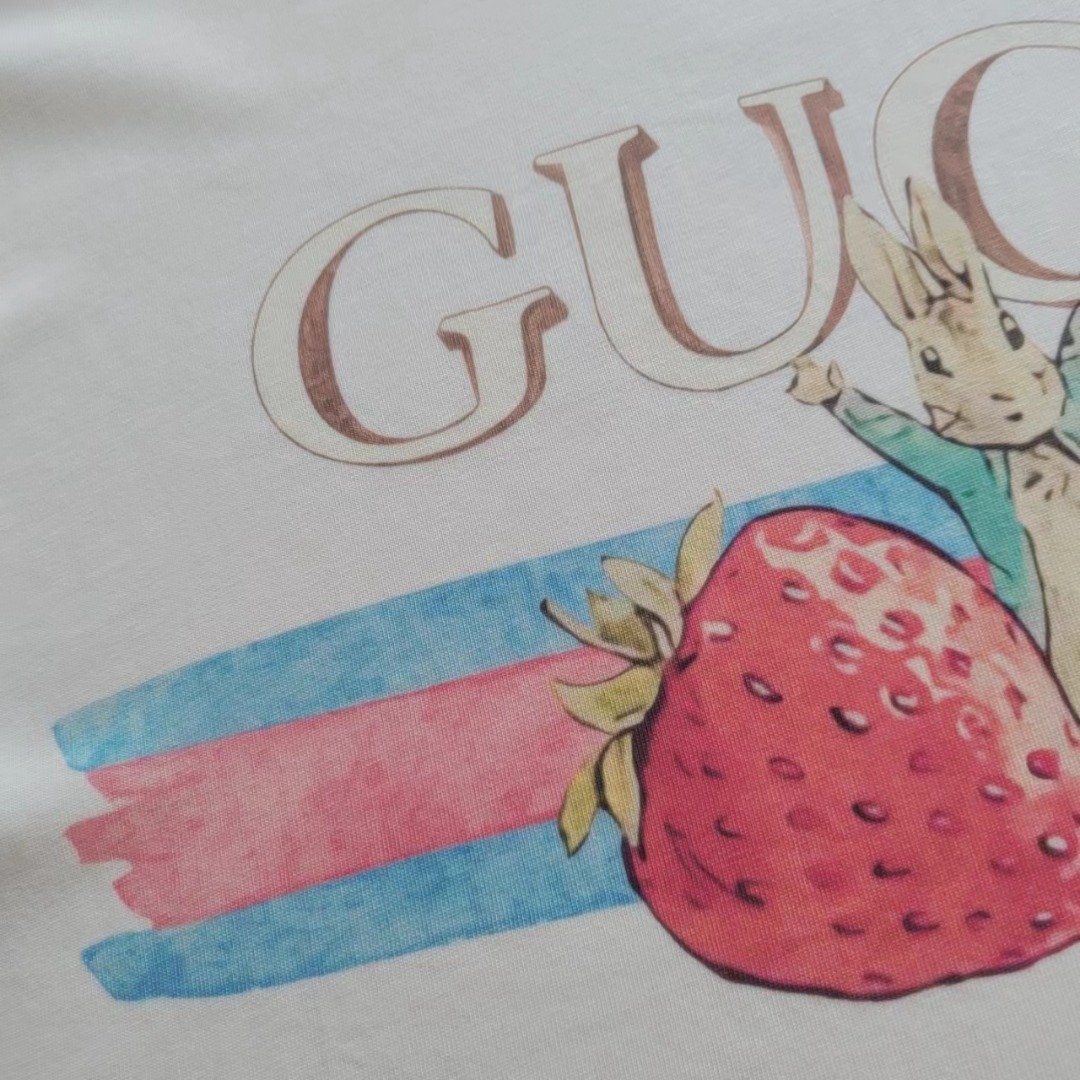 Gucci/古驰 24SS收获草莓的兔子短袖T桖