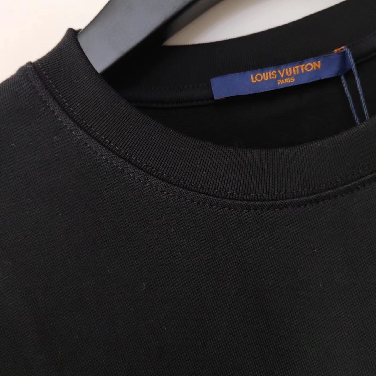 LOUIS VUITTON 路易 登威 24SS南瓜拖鞋logo印花短袖T恤 黑色 白色