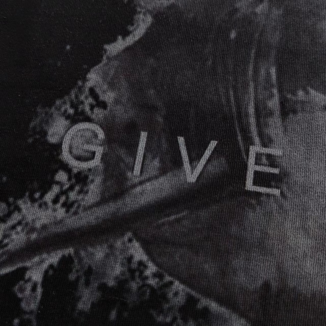 GIVENCHY 纪梵希 鲨鱼喷墨印花短袖