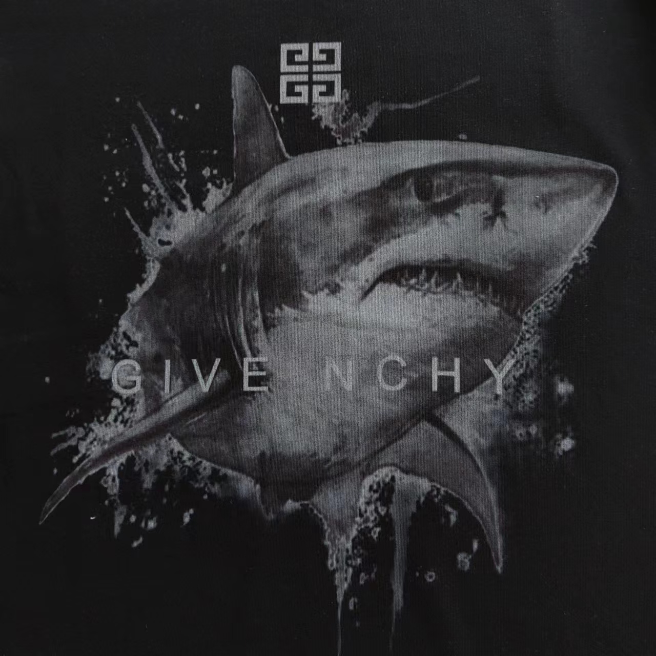 GIVENCHY 纪梵希 鲨鱼喷墨印花短袖