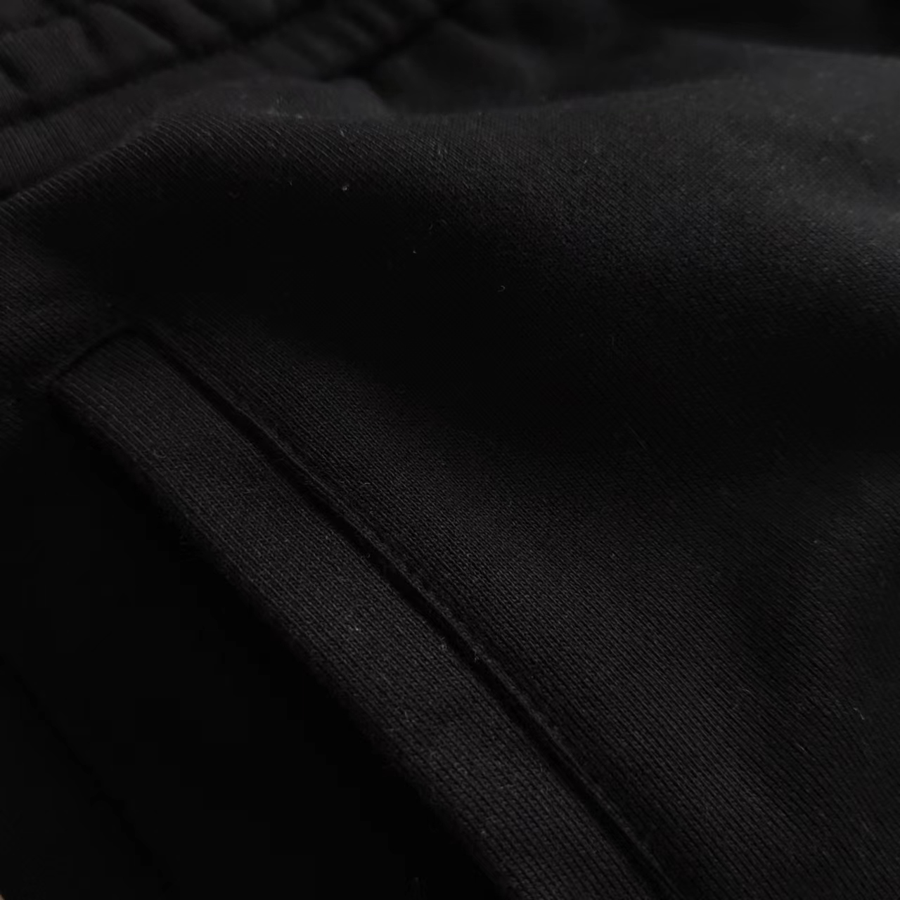 Loewe罗意威 24SS进口机器高密度刺绣字母logo皮章拼接