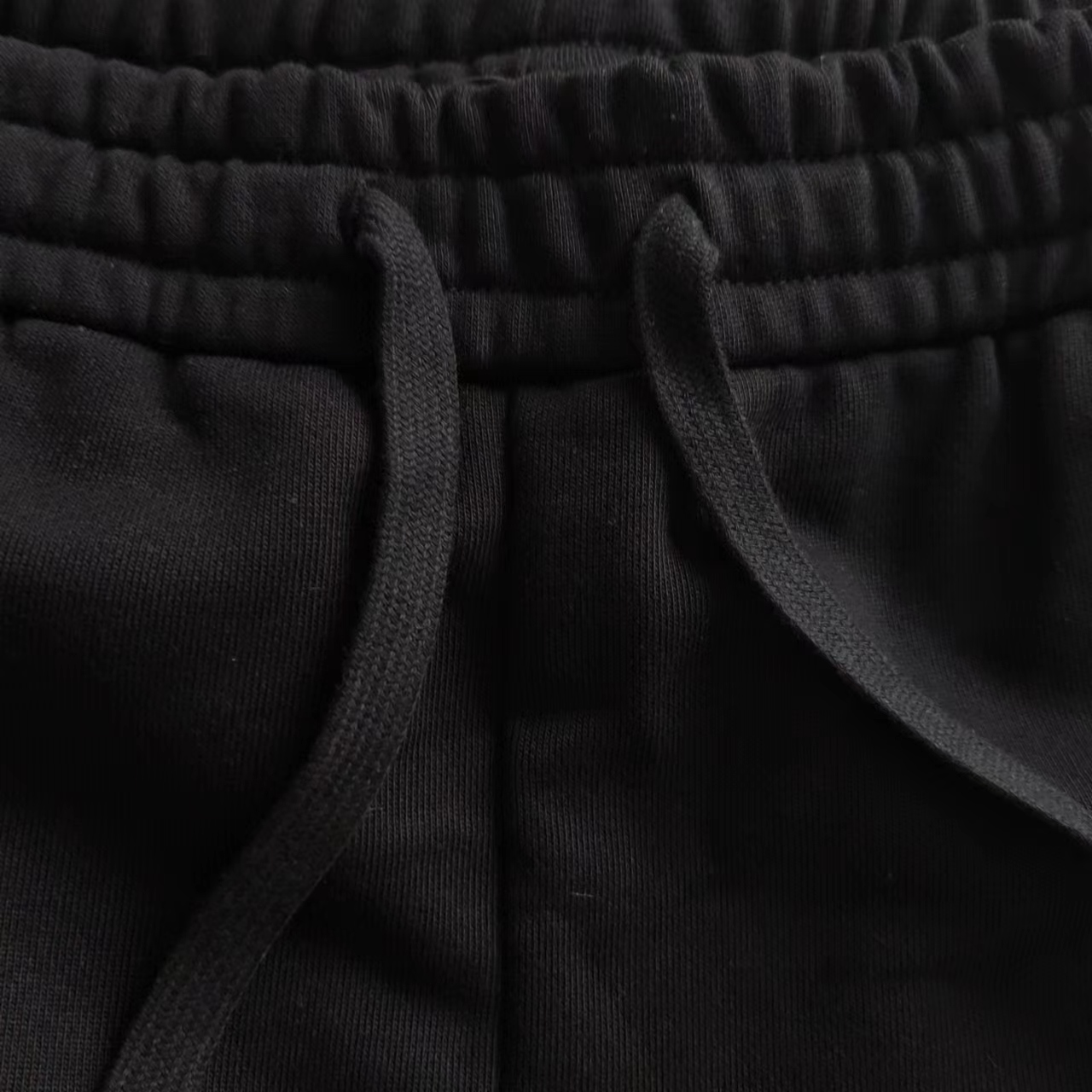 Loewe罗意威 24SS进口机器高密度刺绣字母logo皮章拼接