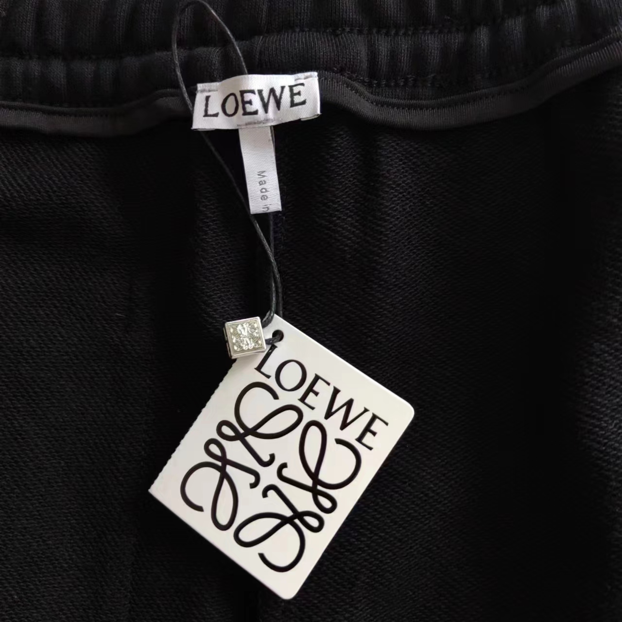 Loewe罗意威 24SS进口机器高密度刺绣字母logo皮章拼接