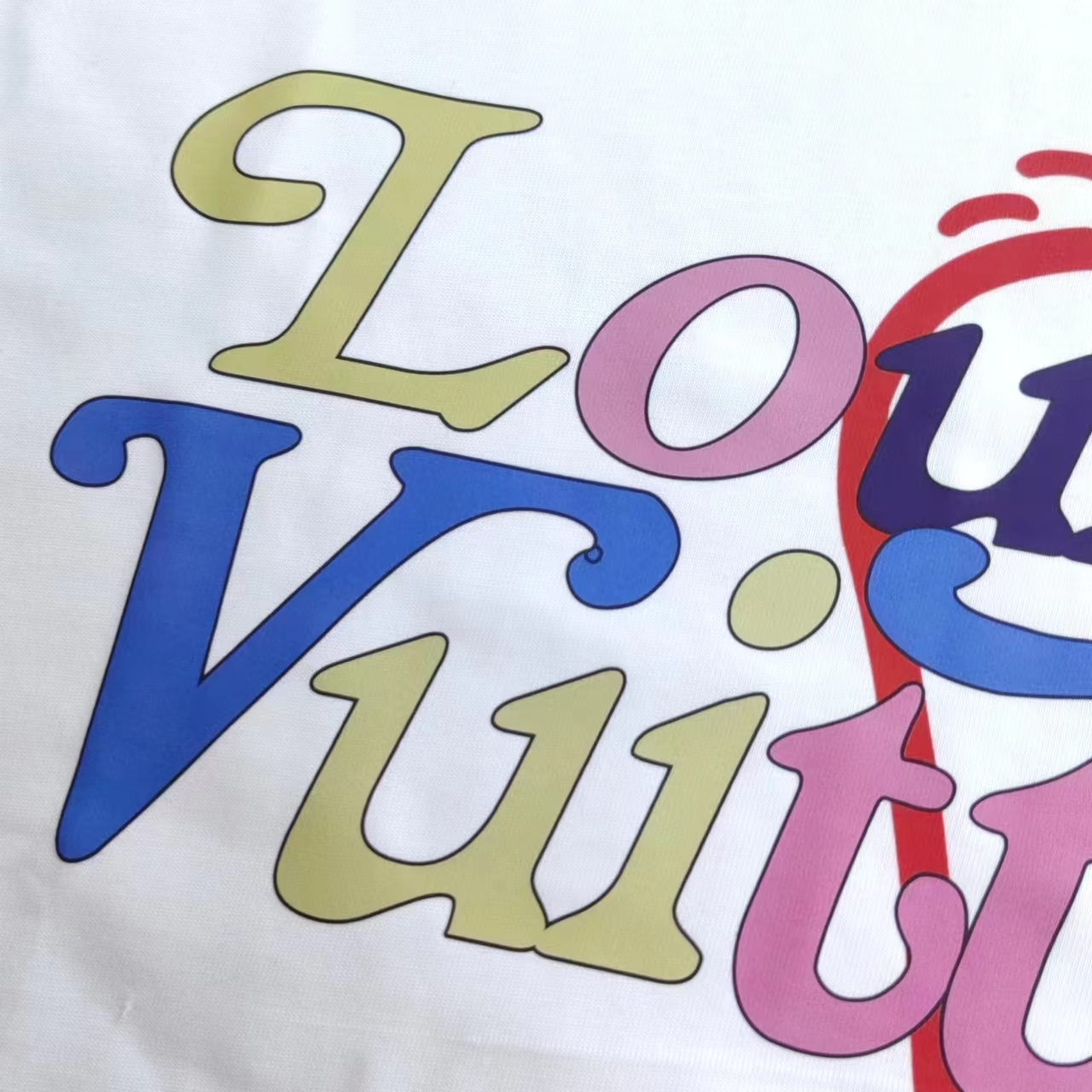 LOUIS VUITTON 路易登威 24SS彩色爱心logo印花短袖T恤