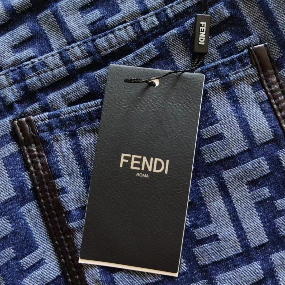 FENDI 芬迪 24SS满印logo牛仔短裤 洗水五分牛仔裤