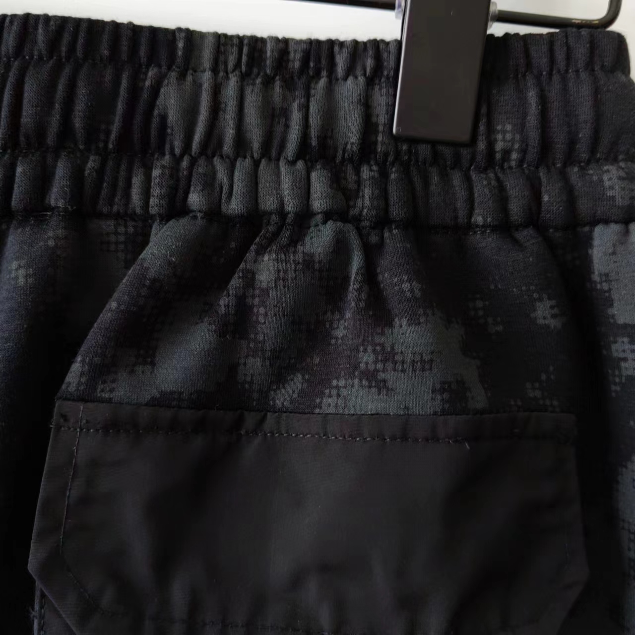 PRADA 普拉达 前后金属三角标LoGO标识短裤