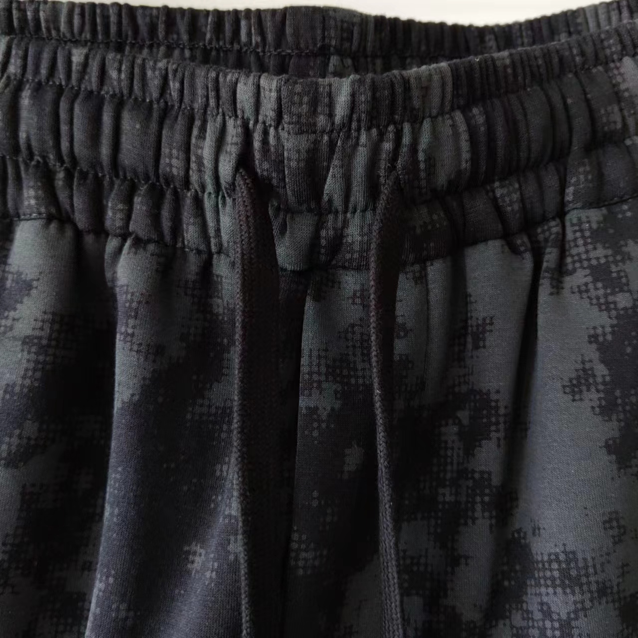 PRADA 普拉达 前后金属三角标LoGO标识短裤