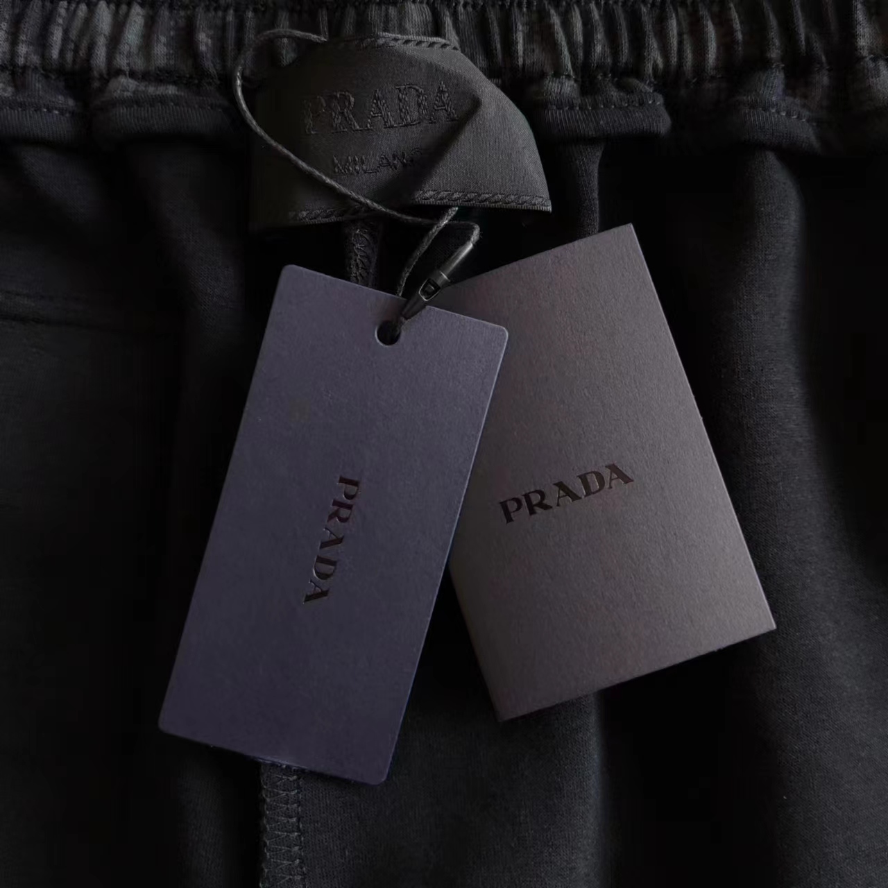 PRADA 普拉达 前后金属三角标LoGO标识短裤