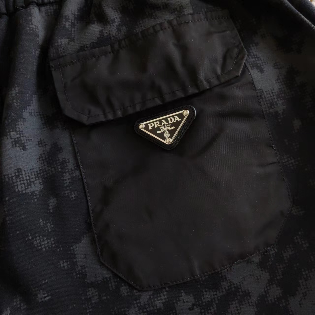 PRADA 普拉达 前后金属三角标LoGO标识短裤