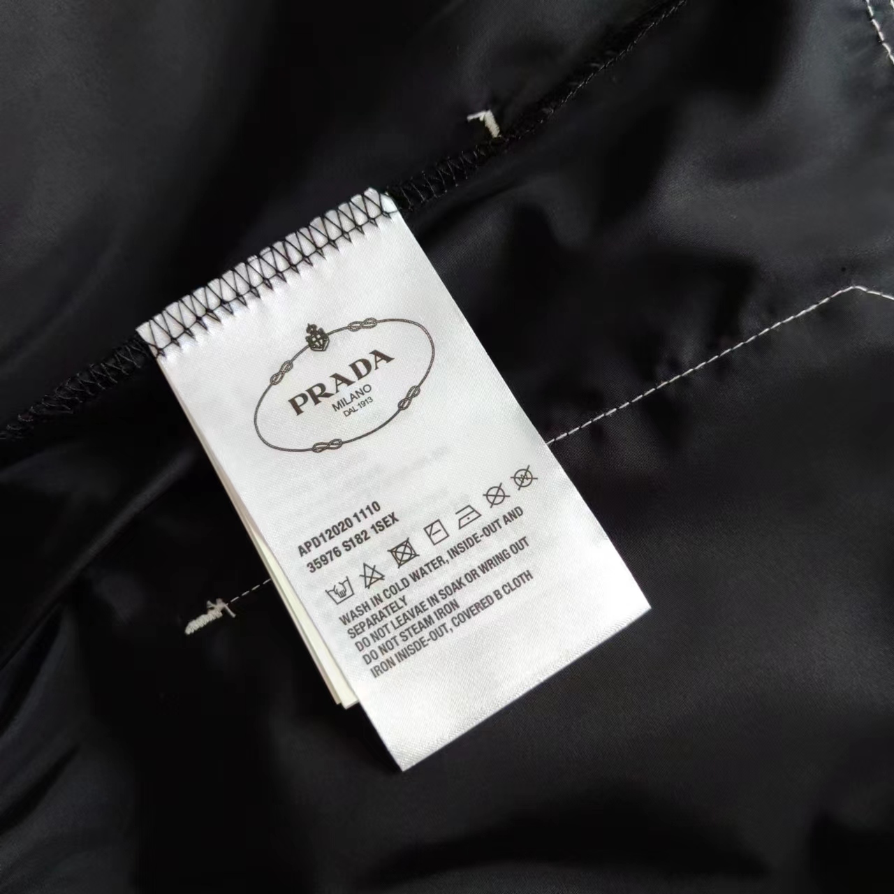 PRADA 普拉达 明线牵线LOGO标识工装短裤