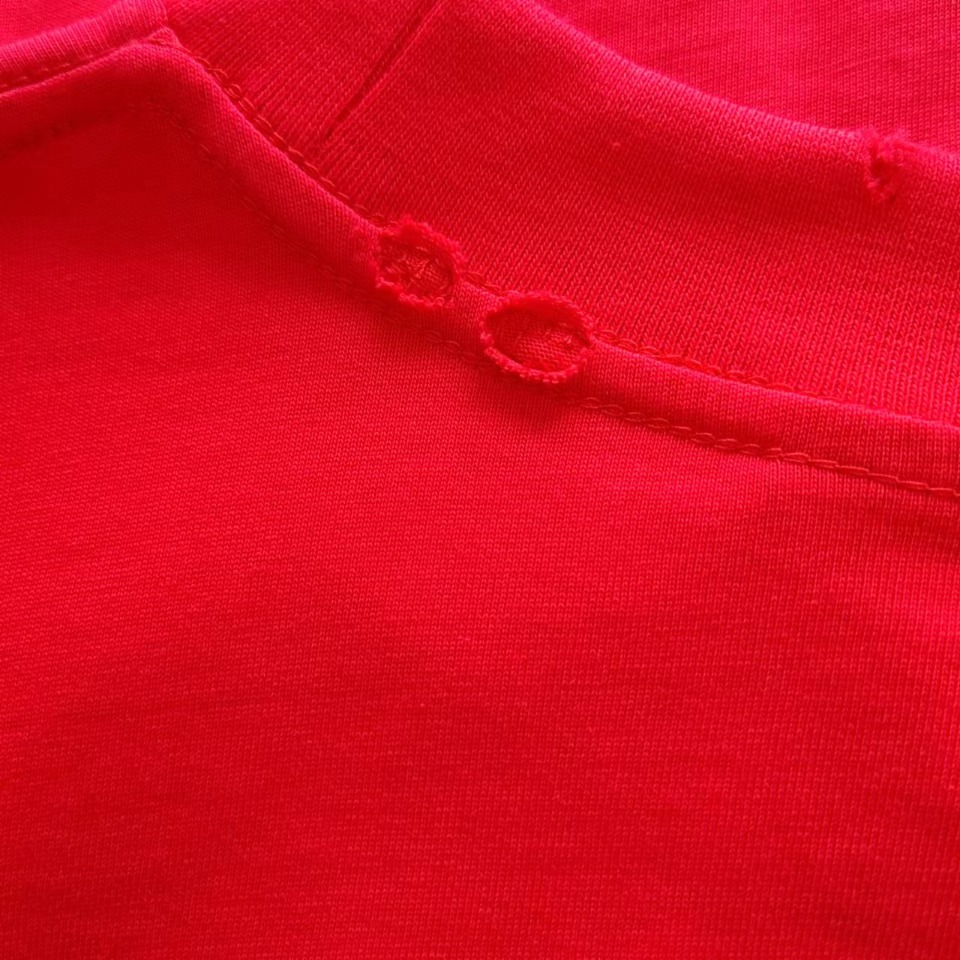 巴黎世家 Balenciaga 模糊前后Logo短袖 袖口下摆采用磨烂工艺 双线的针法加持